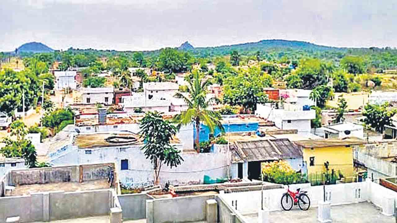 పల్లెకు పట్టాభిషేకం