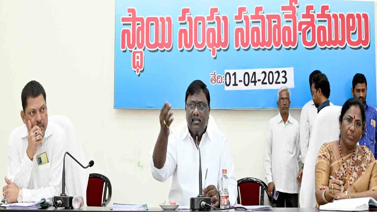 పంట పొలాలకు మురుగు వెళ్లకుండా చూడాలి