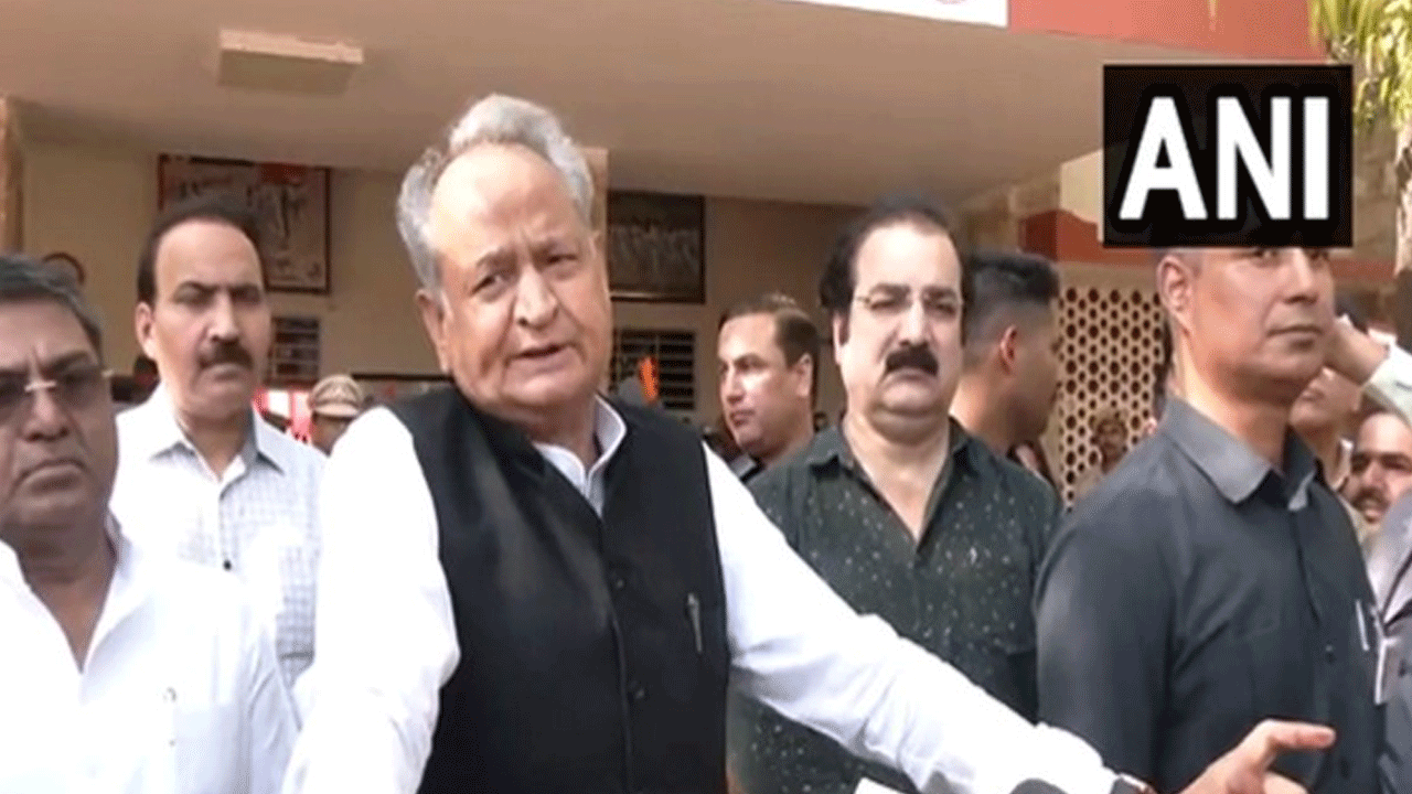 శాంతిభ‌ద్ర‌త‌లు గాడిత‌ప్ప‌డంతోనే అలాంటి ఘ‌ట‌న‌లు : అతీక్‌ అహ్మద్‌ హత్యపై అశోక్ గెహ్లోట్‌