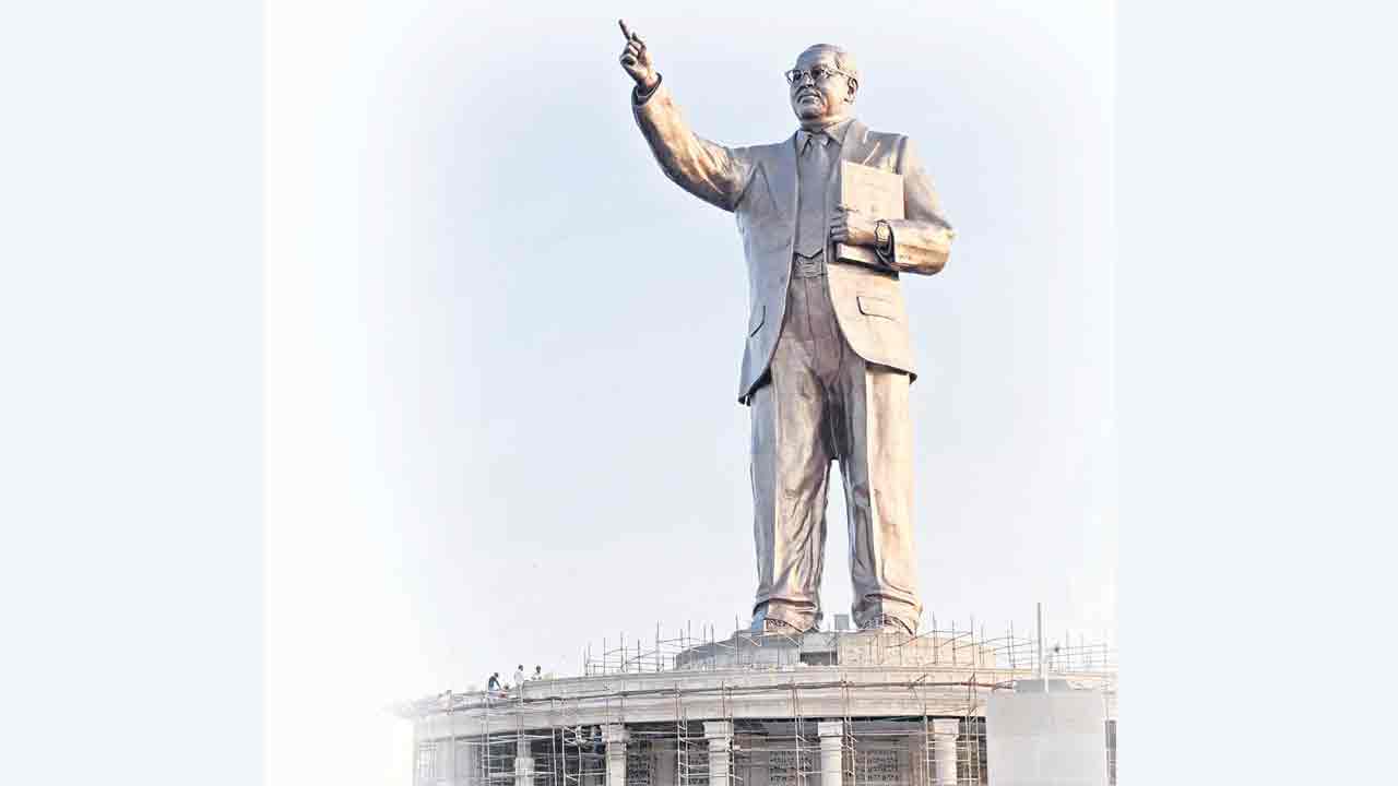 అంబేద్కర్‌ బాట.. కేసీఆర్‌ మాట