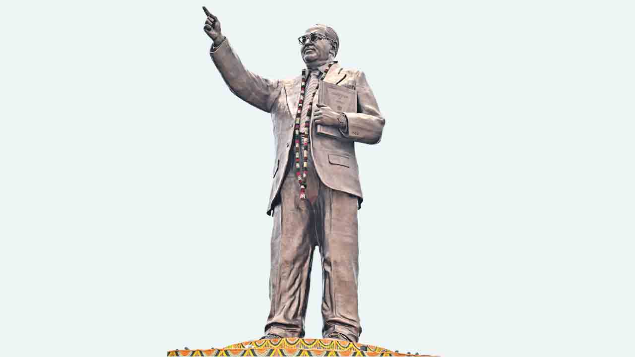 అంబేద్కర్‌ విగ్రహావిష్కరణపై దళితుల హర్షం