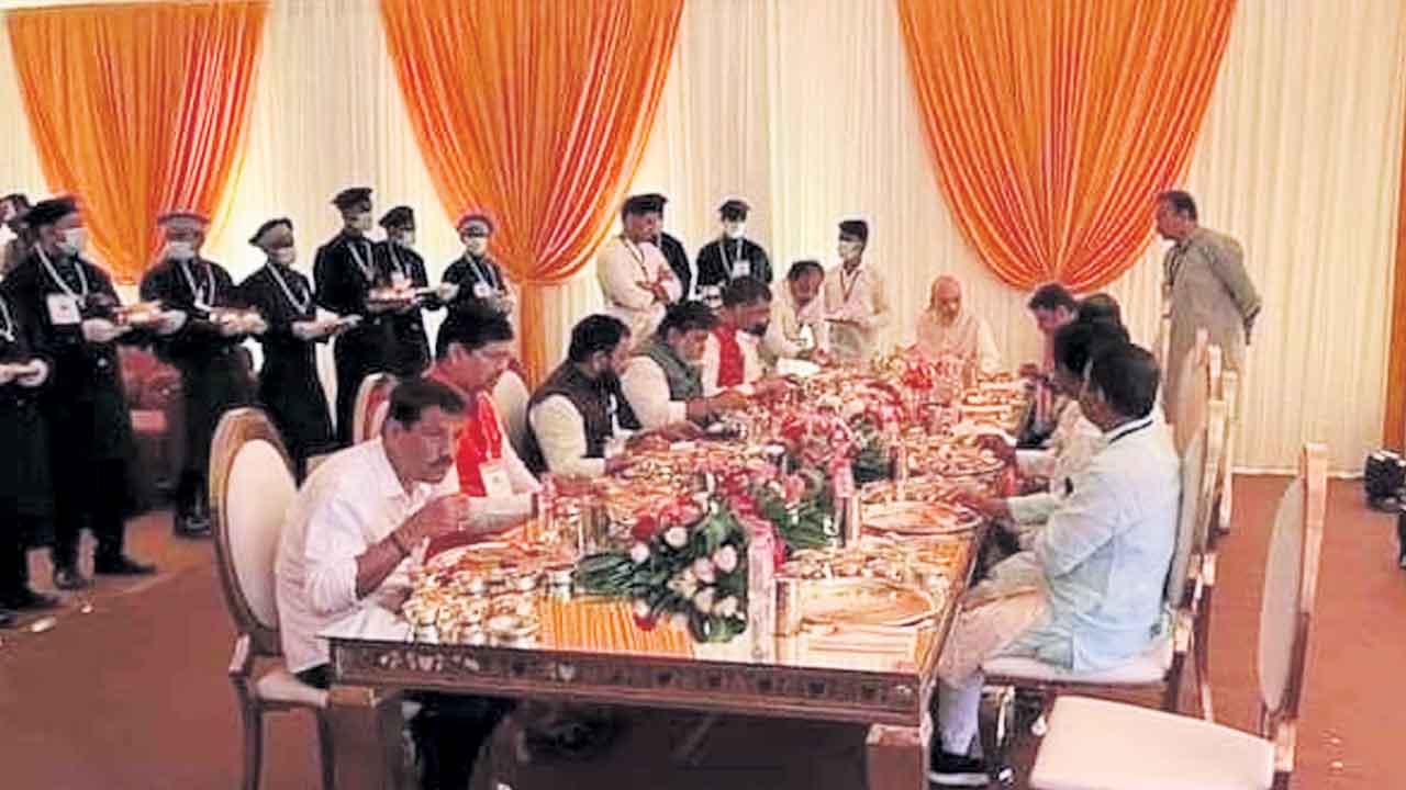 బీజేపీ విందు భోజనం