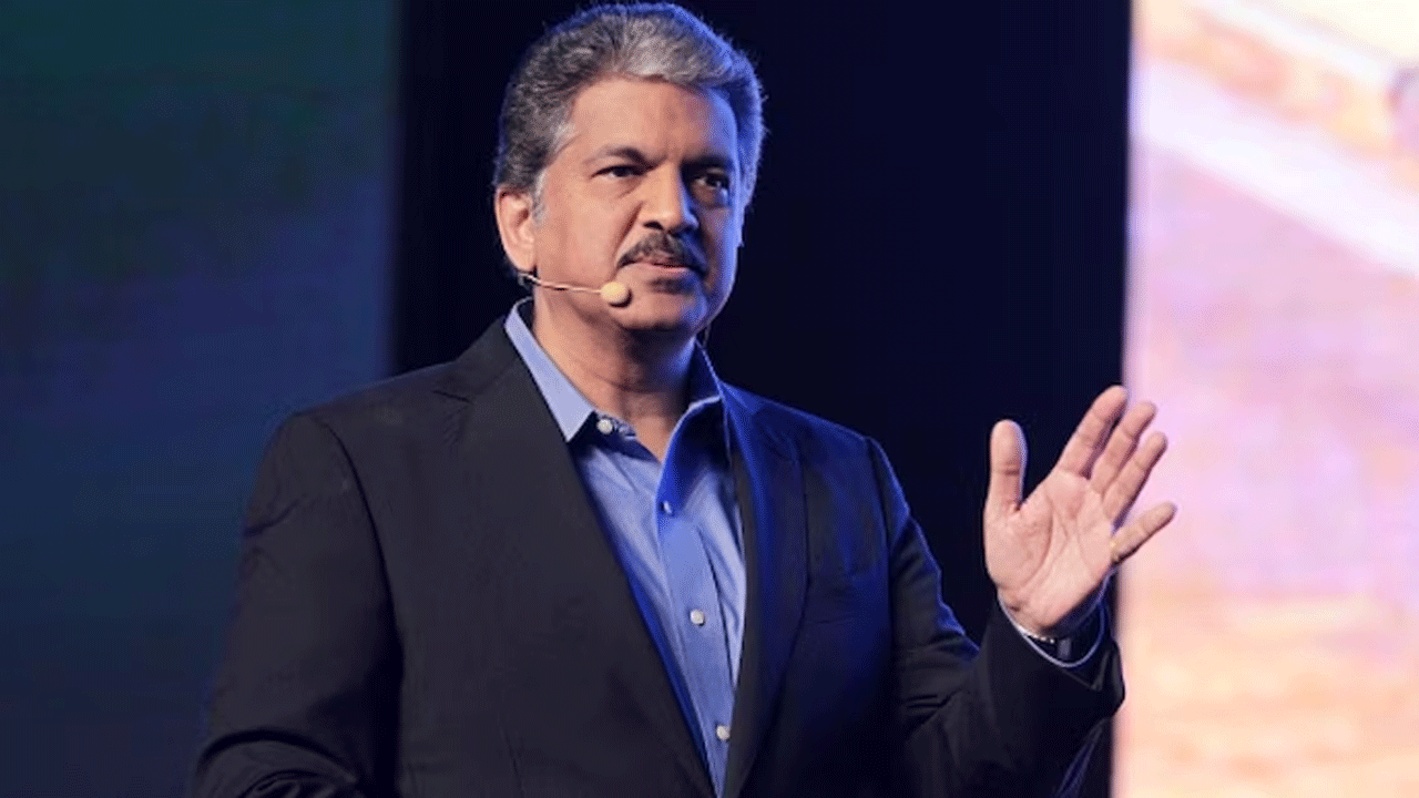 viral video | బ‌స్టాండ్‌లో పండ్లు అమ్ముకునే మ‌హిళ అంద‌రూ మెచ్చేలా..!