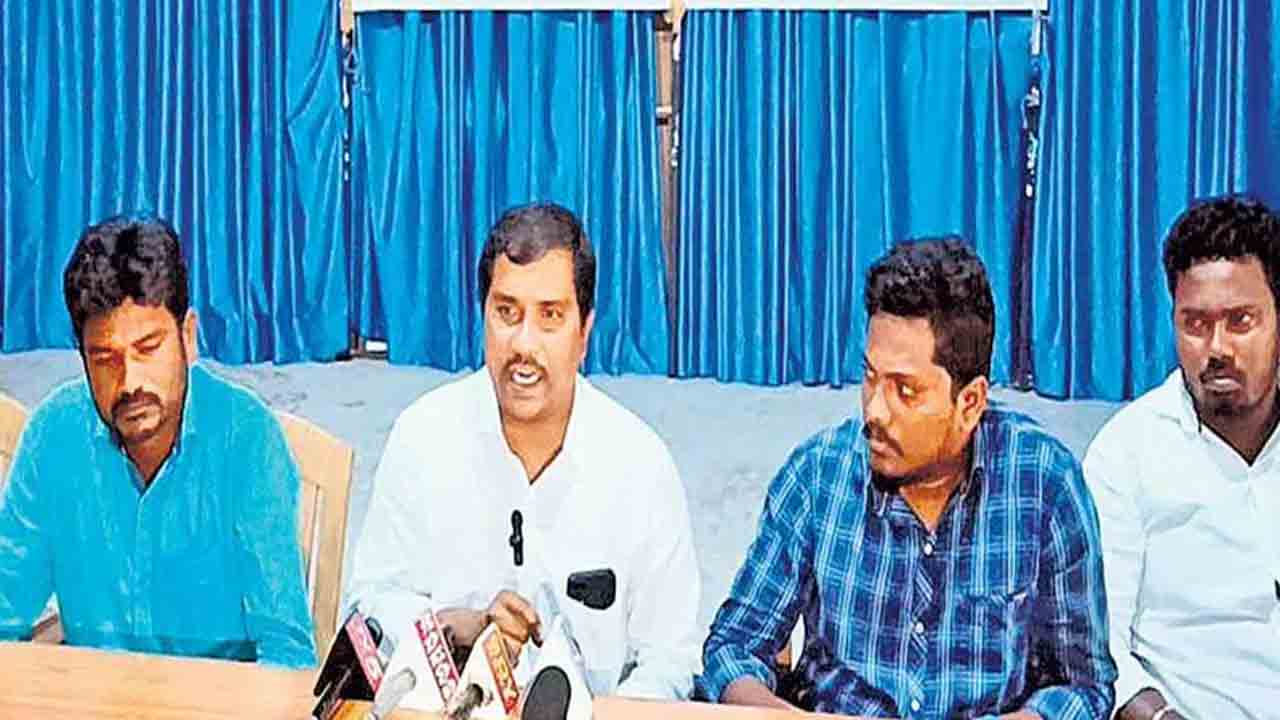 Vizag Steel Plant | విశాఖ ఉక్కుపై కేంద్రం వెన‌క్కి.. కేసీఆర్‌కు ఏపీ యూత్, స్టూడెంట్ జేఏసీ ధ‌న్య‌వాదాలు