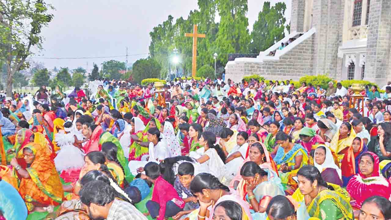 భక్తిశ్రద్ధలతో ఈస్టర్‌