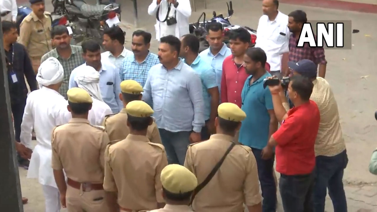 Atiq Ahmed: అతిక్‌ను ఎలా చంపారో.. ఆ క్రైమ్ సీన్‌ను రిక్రియేట్ చేశారు.. వీడియో