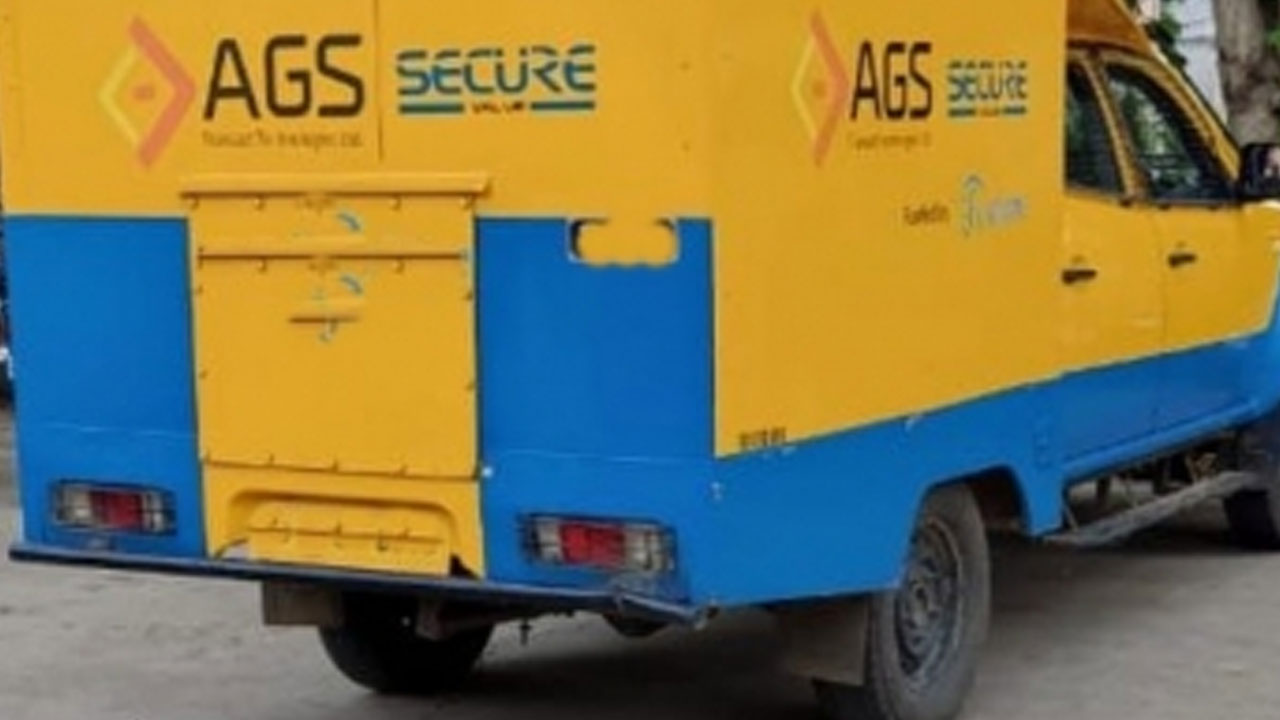 ATM Van Driver: రూ. 1.5 కోట్ల న‌గ‌దుతో.. ఏటీఎం వ్యాన్ డ్రైవ‌ర్ పరారీ