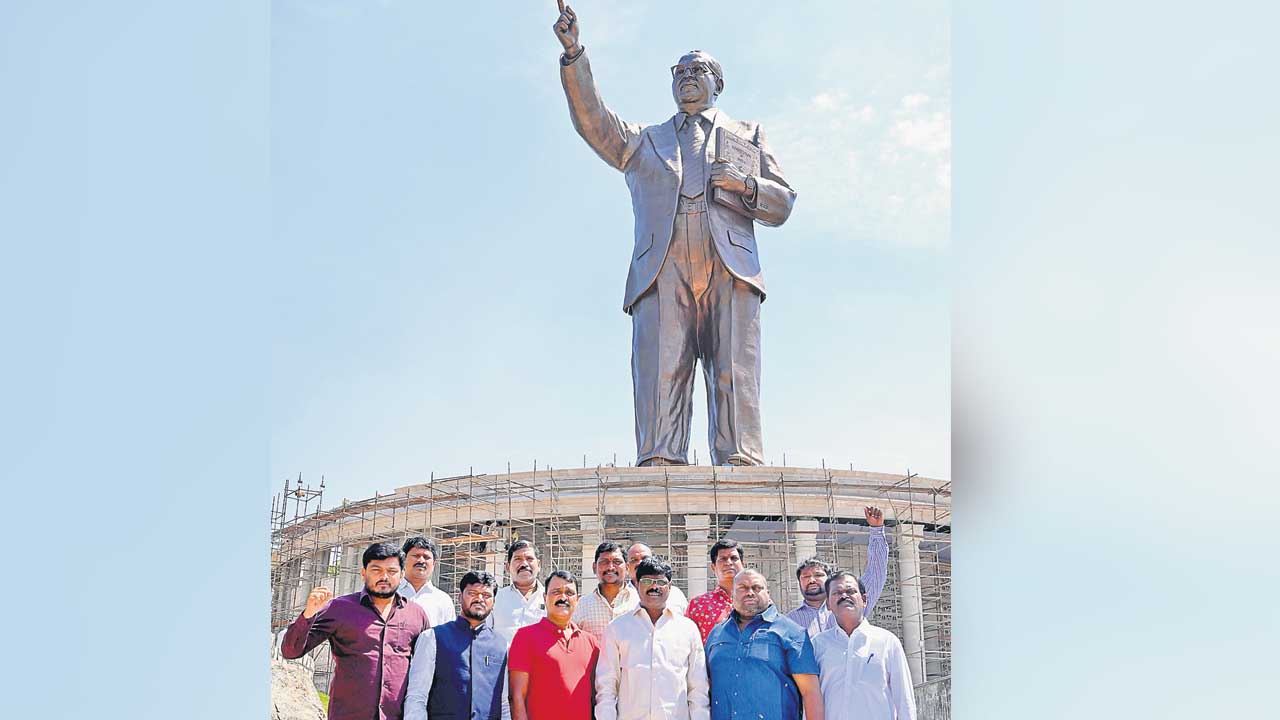 కేసీఆర్‌ చిత్రపటాలకు క్షీరాభిషేకాలు చేయండి