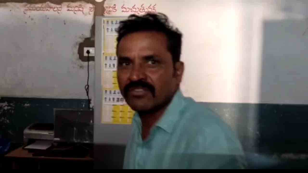 Tenth Exams | బ‌య‌ట‌కు వ‌చ్చిన టెన్త్ క్వ‌శ్చ‌న్ పేప‌ర్.. ఇన్విజిలేట‌ర్‌తో పాటు మ‌రో ముగ్గురిపై వేటు