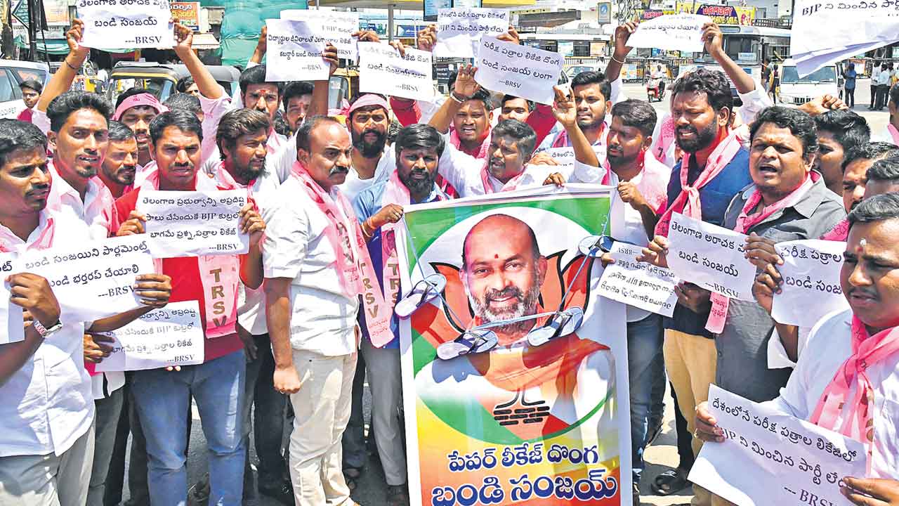 బండి తీరుపై భగ్గుమన్న జనం