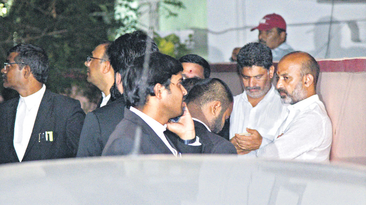 సత్యం వధ; ధర్మం చెర