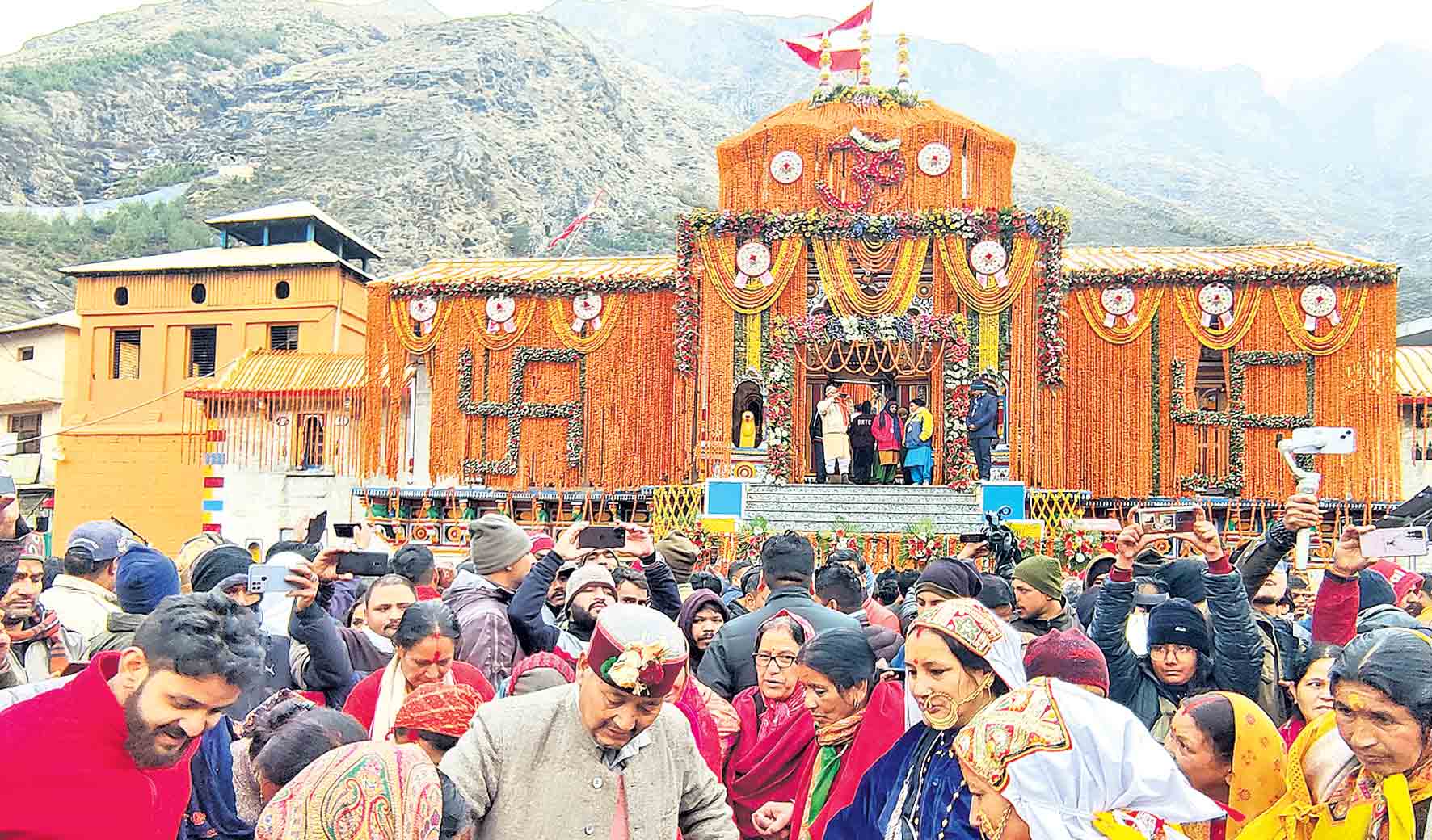 తెరుచుకున్న బద్రీనాథ్‌ ఆలయం