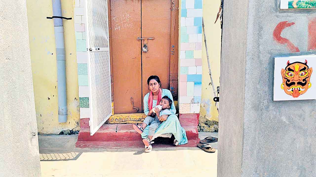 BJP | భార్యను వేధిస్తున్న బీజేపీ నేత.. అదనపు కట్నం తేవాలని పుట్టింటికి పంపిన నాయకుడు