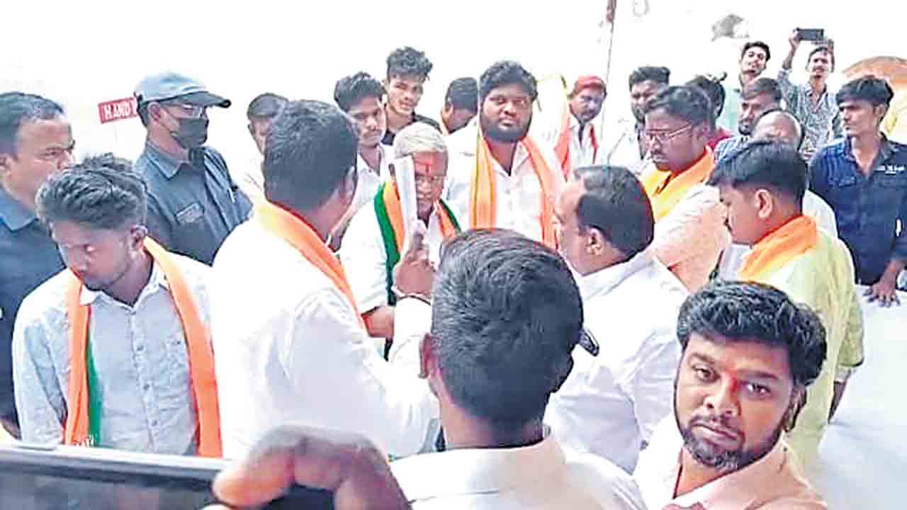 బీజేపీలో భగ్గుమన్న గ్రూపు తగాదాలు