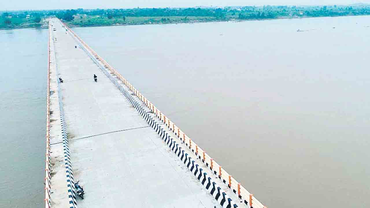 Pranahita river |  ప్రాణహితపై అనుబంధాల వారధి.. దశాబ్దాల కల సాకారం చేసిన తెలంగాణ సర్కారు