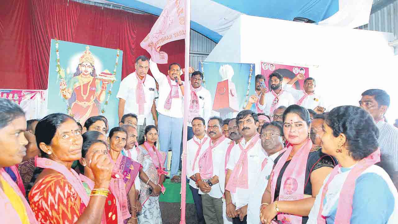 ప్రతి కార్యకర్తకూ అండ