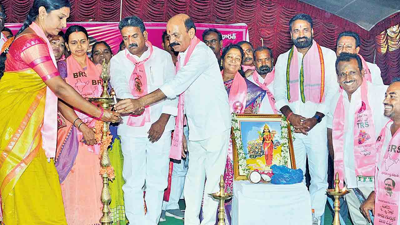 కేంద్ర రాష్ట్రాల్లో ఎగరేది బీఆర్‌ఎస్‌ జెండానే