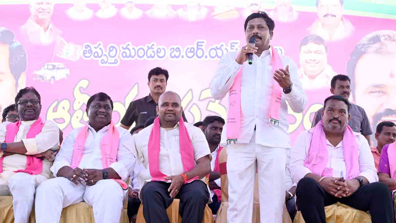 పండుగ వాతావరణంలో ఆత్మీయ సమ్మేళనాలు