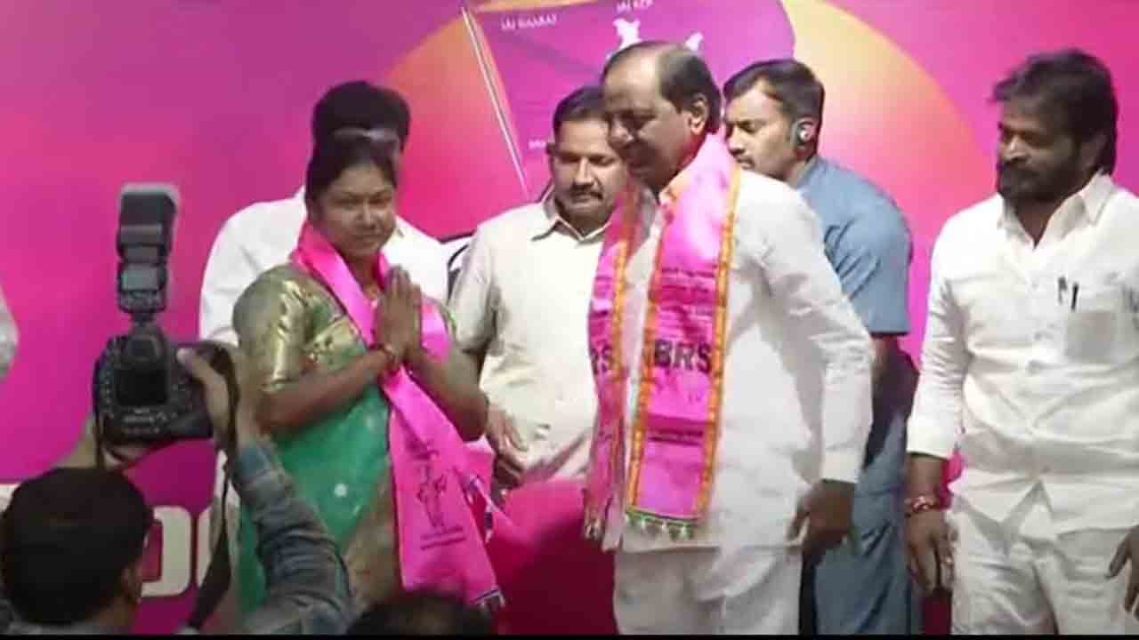 BRS Party | కేసీఆర్ స‌మ‌క్షంలో బీఆర్ఎస్‌లో చేరిన మ‌హారాష్ట్ర చంద్రాపూర్ నాయ‌కులు