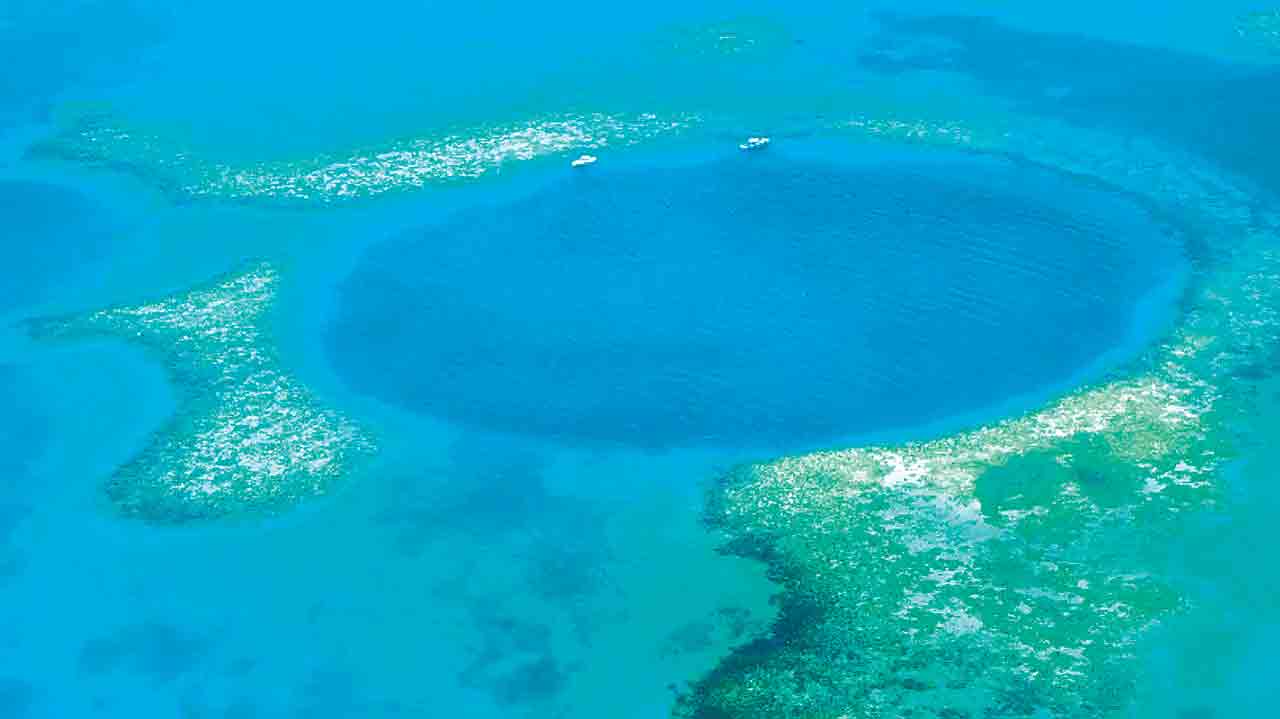 మెక్సికో తీరంలో బ్యూటిఫుల్‌ బ్లూ హోల్‌