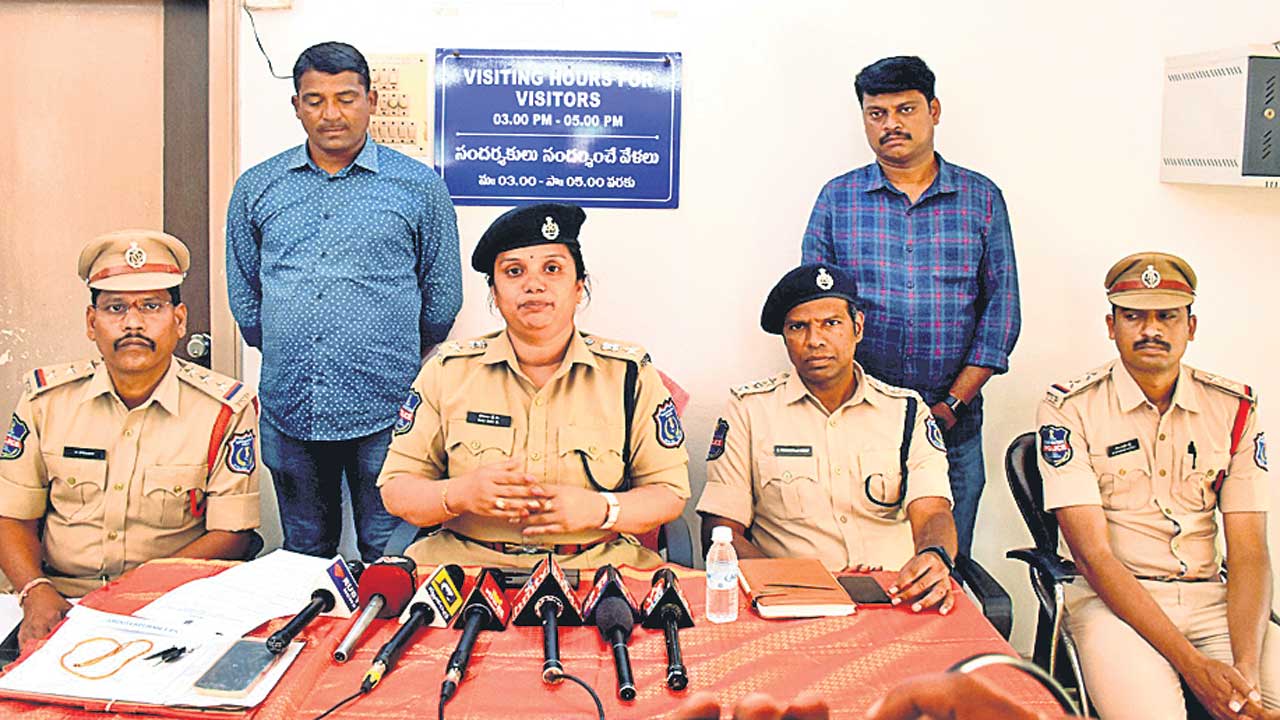 24 గంటల్లో చైన్‌స్నాచర్‌ అరెస్టు