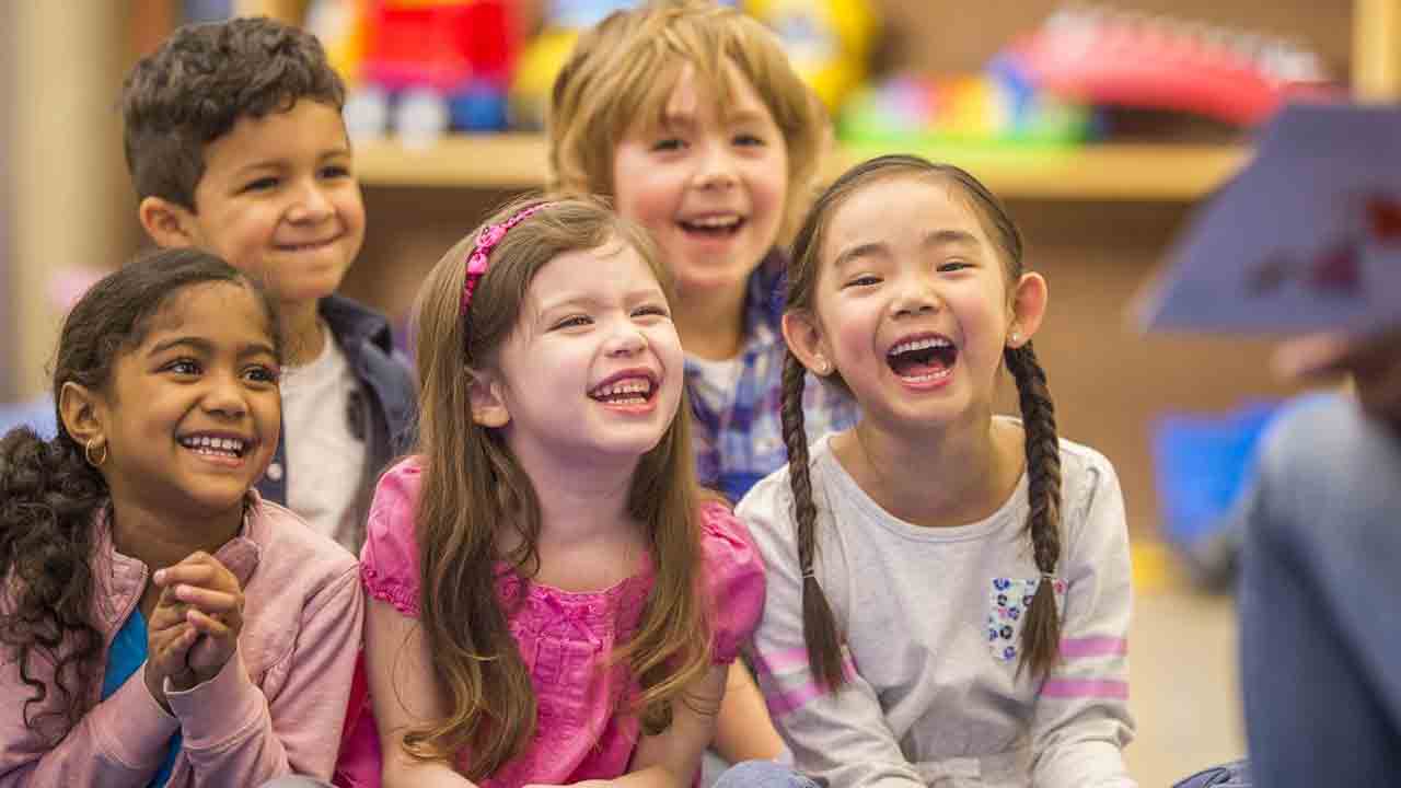 ఆడుతూ పాడుతూ నేర్చుకుందాం