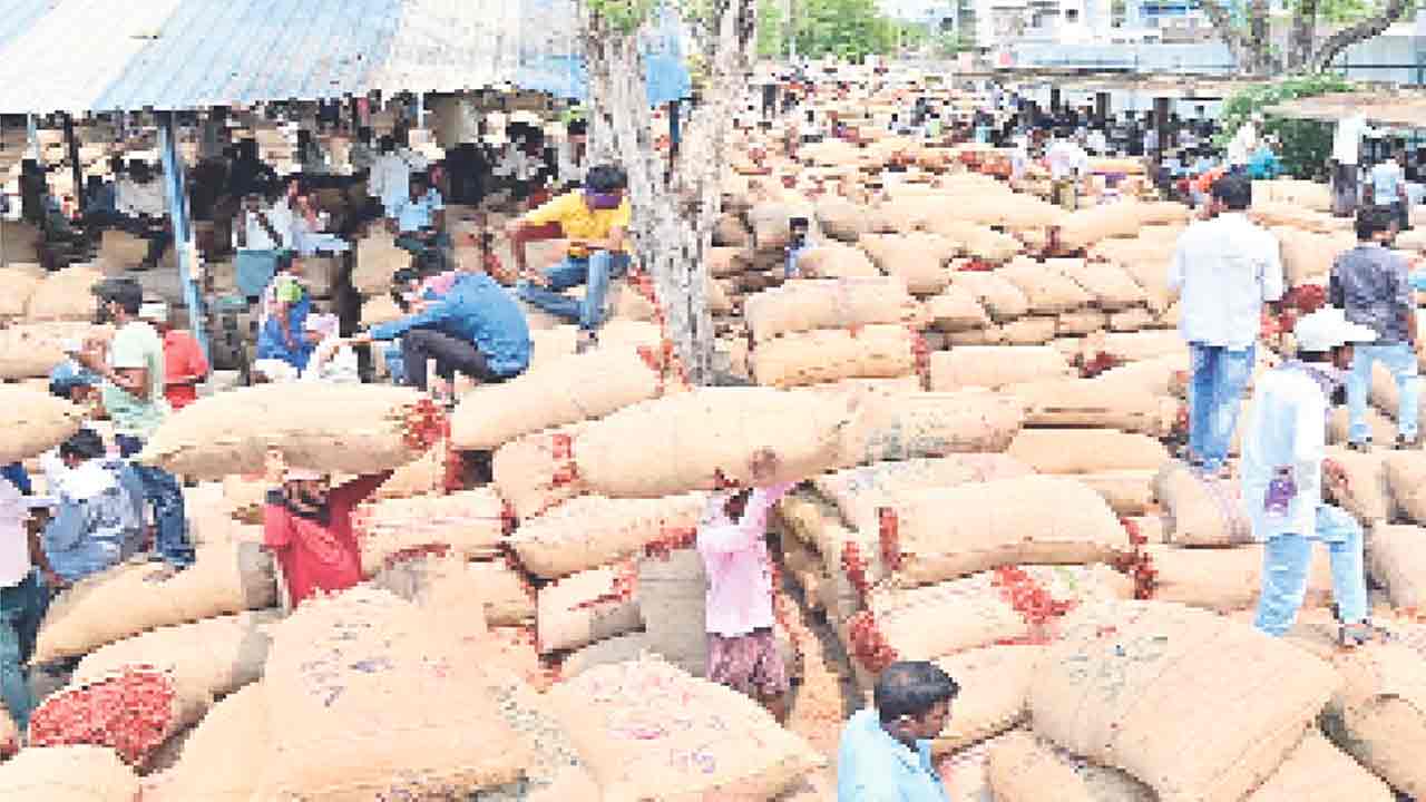 ఇసుకేస్తే రాలనంత