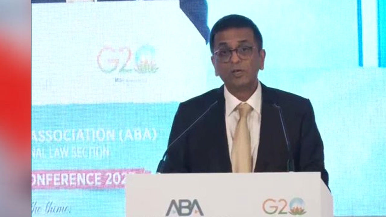 DY Chandrachud: కోవిడ్ కేసులు పెరుగుతున్నాయ్‌.. వ‌ర్చువ‌ల్ విచార‌ణ చేప‌ట్టండి:  సీజేఐ డీవై చంద్ర‌చూడ్‌