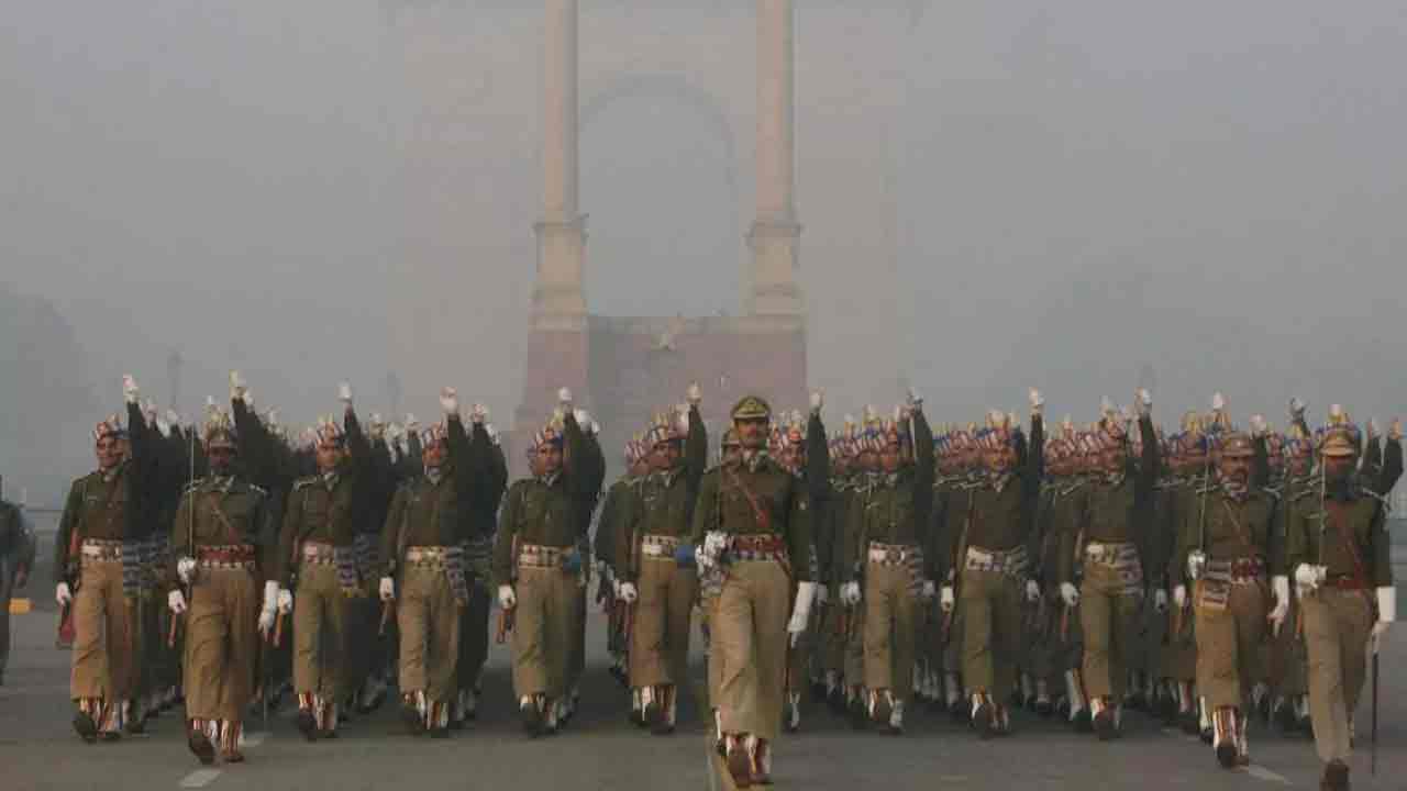 సీఆర్‌పీఎఫ్‌ పరీక్షపై సోషల్‌ వార్‌!