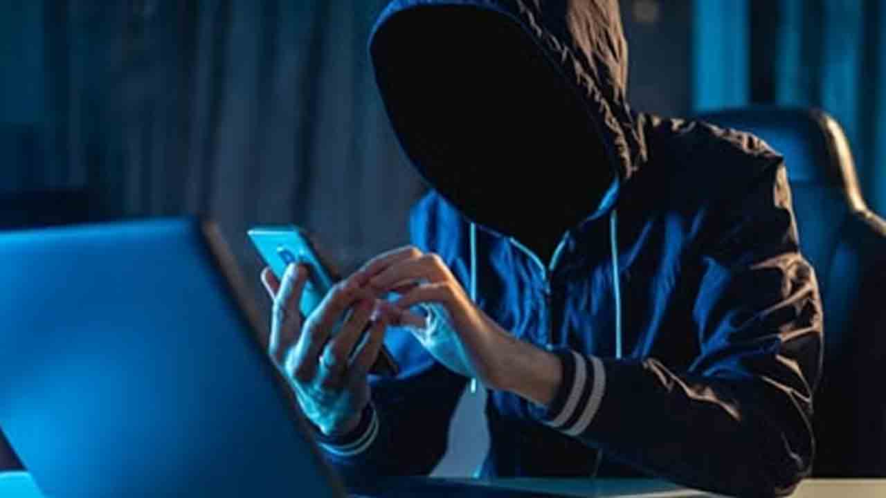 Cyber crime |  మిత్రుడినంటూ టోకరా.. రూ.2.85 లక్షలు దోచుకున్న ఆగంతకులు