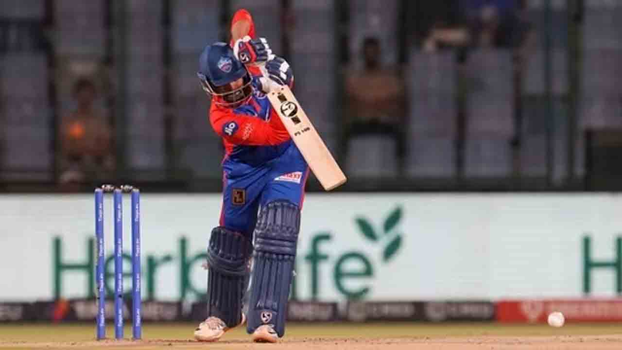 IPL 2013 | మూడు వికెట్లు కోల్పోయిన ఢిల్లీ