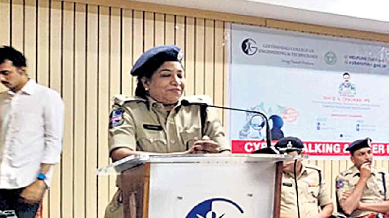 మైనర్లను వేధిస్తే క్రిమినల్‌ చర్యలు