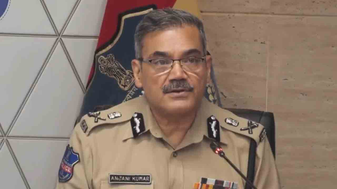 Telangana | ఉద్యోగ, ఉపాధి అవకాశాలకై విదేశాలకు అక్రమంగా పంపే ఏజెన్సీలపై కఠిన చర్యలు : డీజీపీ అంజనీ కుమార్