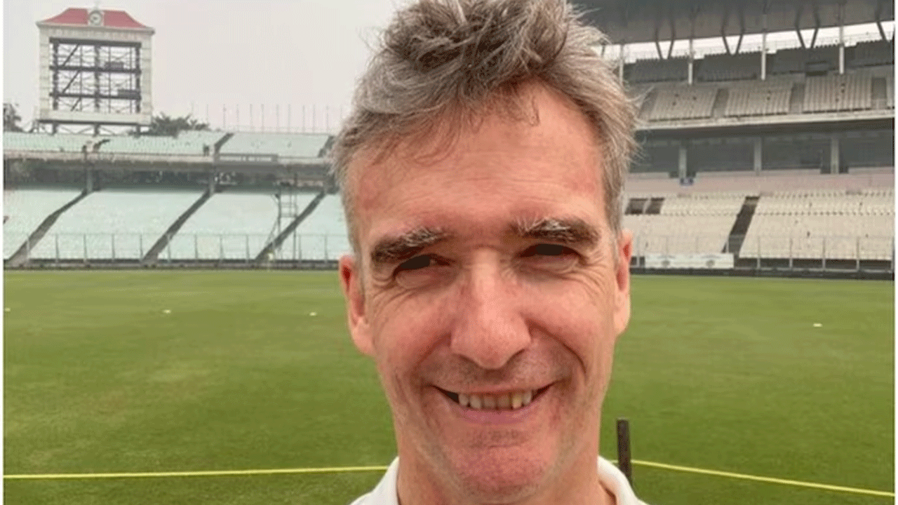 viral video | చోలే కుల్చే ఎంజాయ్ చేస్తూ షోలే మూవీ చూస్తూ..!