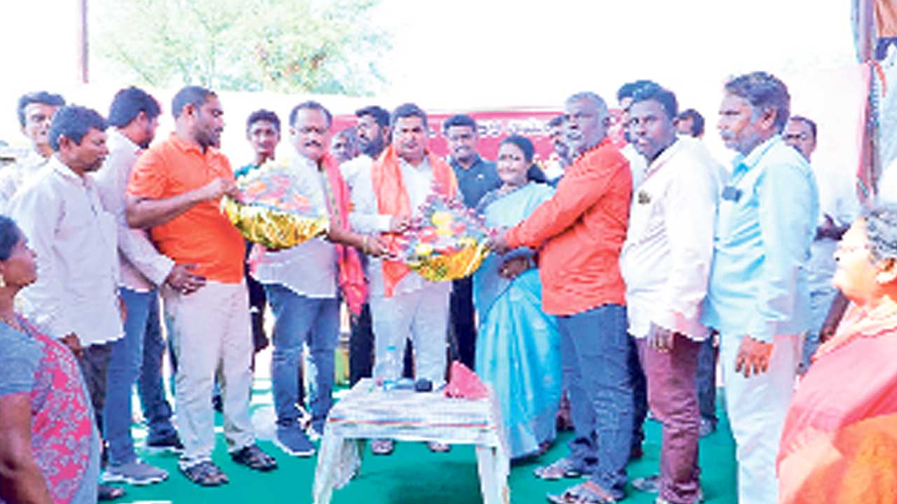 గుడిసె వాసులకు త్వరలో పట్టాలు