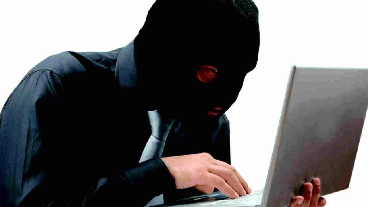 Laptops stolen | సాఫ్ట్‌వేర్‌ అఫీస్‌లో ల్యాప్‌ టాప్‌లు చోరీ