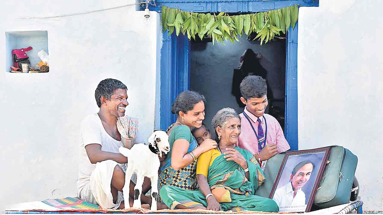 Telangana | మన పల్లెకు పైసల ముల్లె.. 8 ఏండ్లలో రూ.4.5 లక్షల కోట్ల నగదు నేరుగా ప్రజల చేతికి..