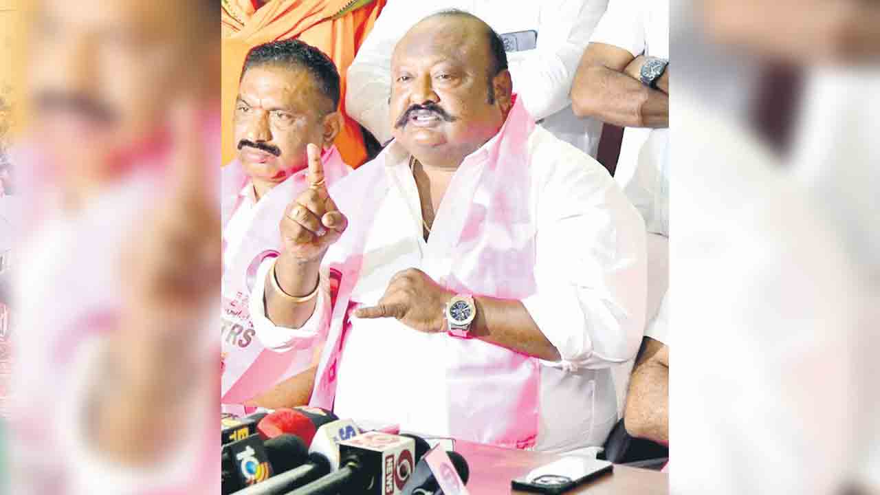 బండి కరీంనగర్‌ పరువు తీస్తుండు