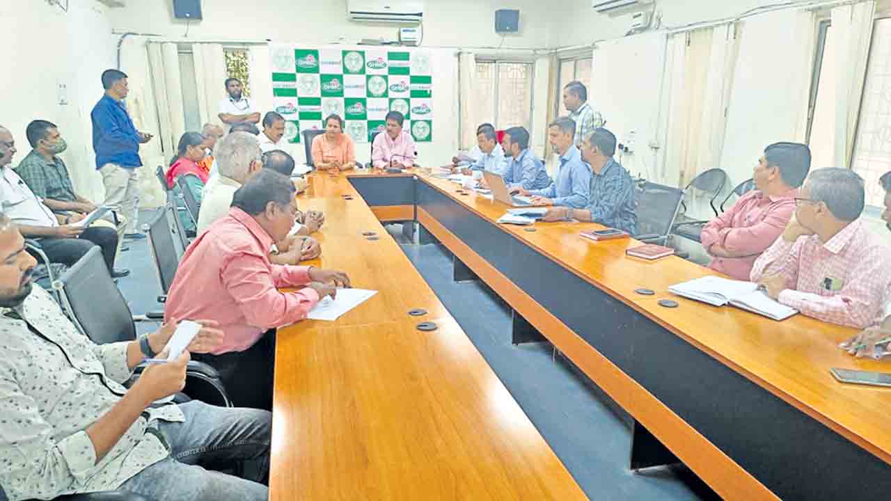 మూడు చెరువుల సుందరీకరణకు రూ.300 కోట్లు