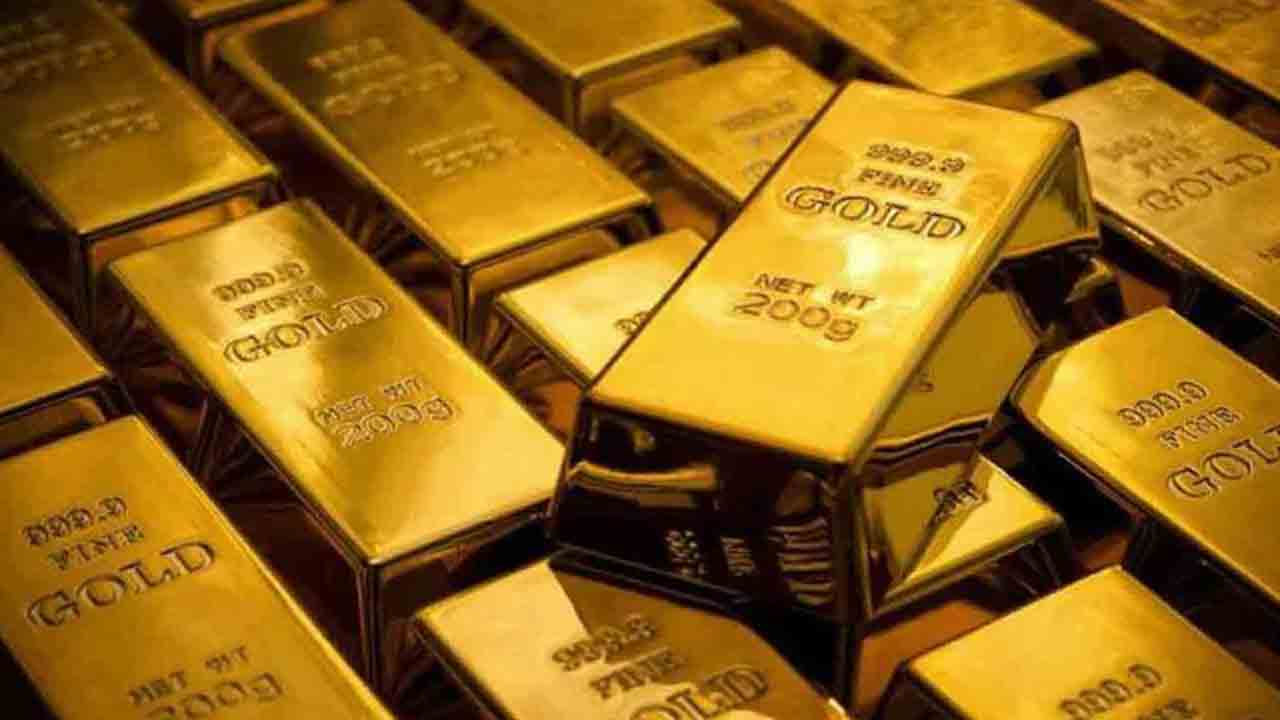 Gold Seize | శంషాబాద్ ఎయిర్పోర్టులో 2.1 కిలోల బంగారం స్వాధీనం