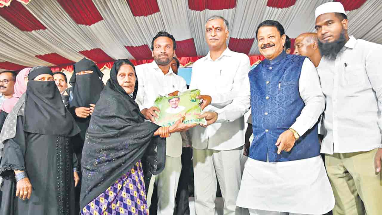 సంక్షేమంలో రోల్ మోడల్