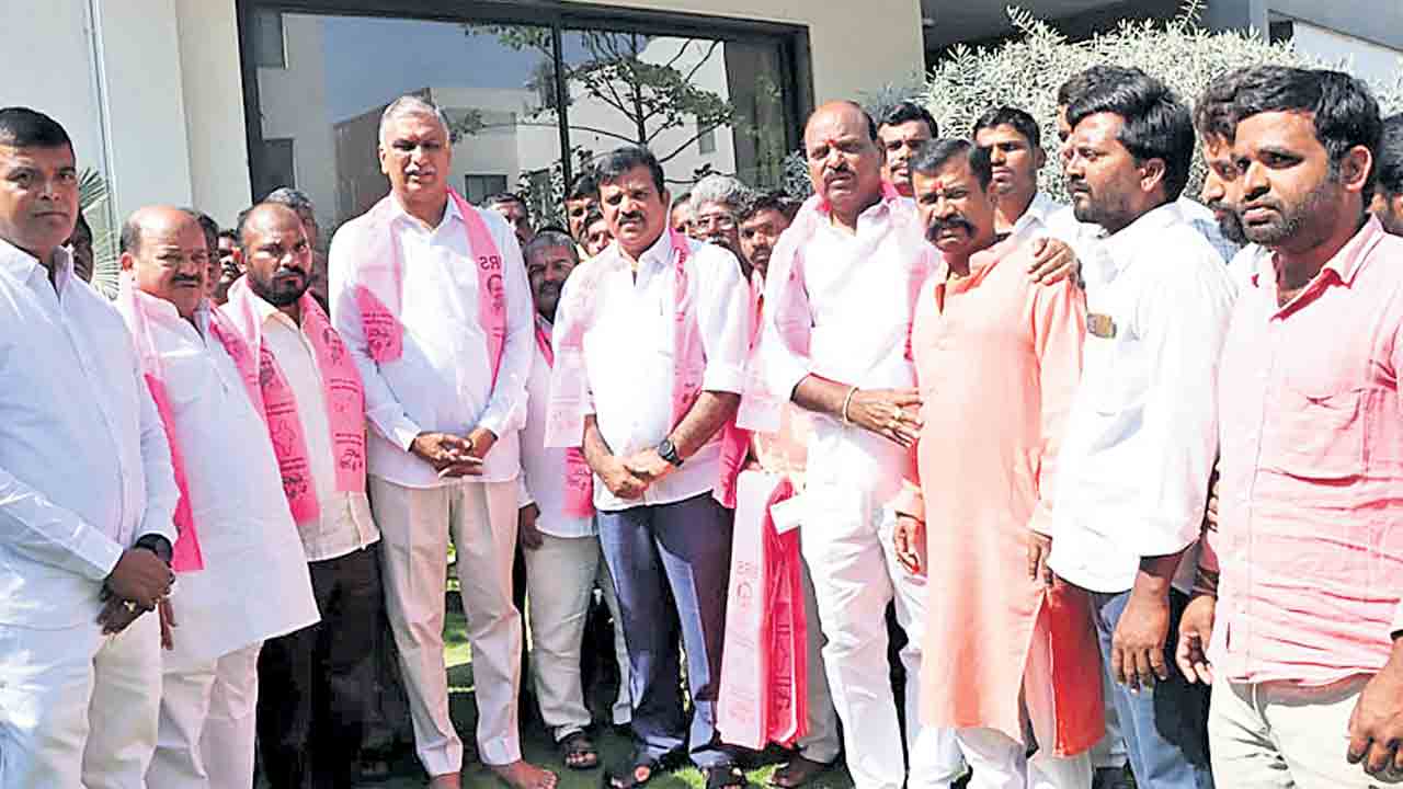 కలిసికట్టుగా పనిచేయాలి