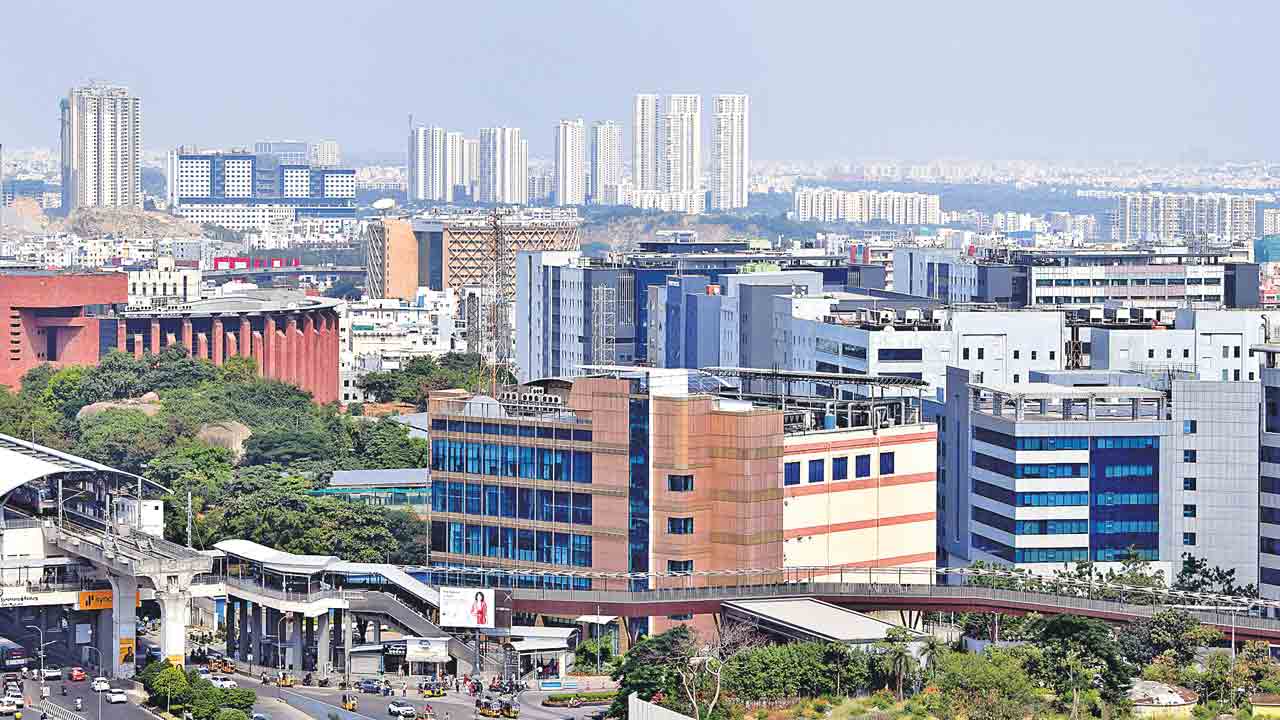 నింగిని తాకేలా.. గ్రేటర్‌ నిర్మాణాలు