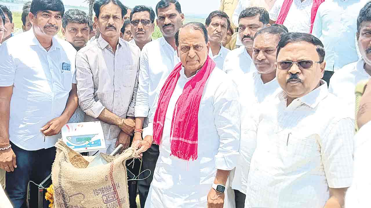 రైతు సంక్షేమానికి పెద్దపీట