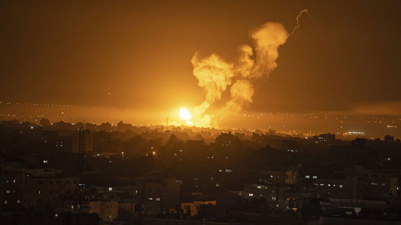 Israel Stirkes: లెబ‌నాన్‌, గాజాలోని హ‌మాస్ కేంద్రాల‌పై ఇజ్రాయిల్ వైమానిక దాడి
