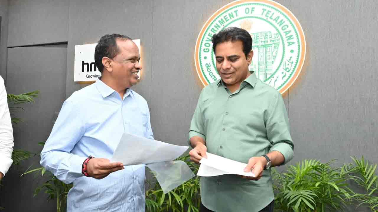 ఆలయ ప్రతిష్ఠాపనోత్సవానికి మంత్రి కేటీఆర్‌కు ఆహ్వానం