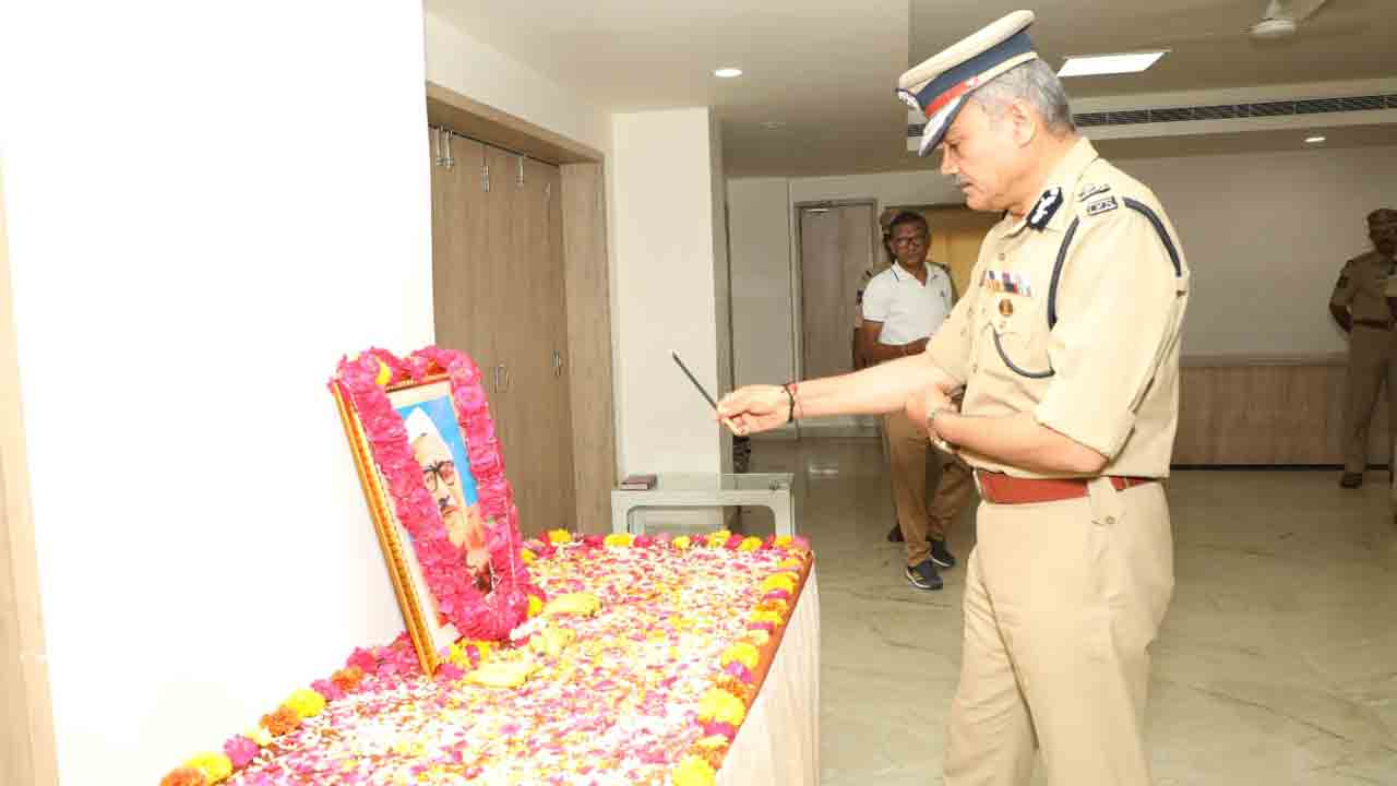 డీజీపీ ఆఫీసులో బాబూ జ‌గ్జీవ‌న్ రామ్ జ‌యంతి వేడుక‌లు.. నివాళుల‌ర్పించిన అంజ‌నీ కుమార్