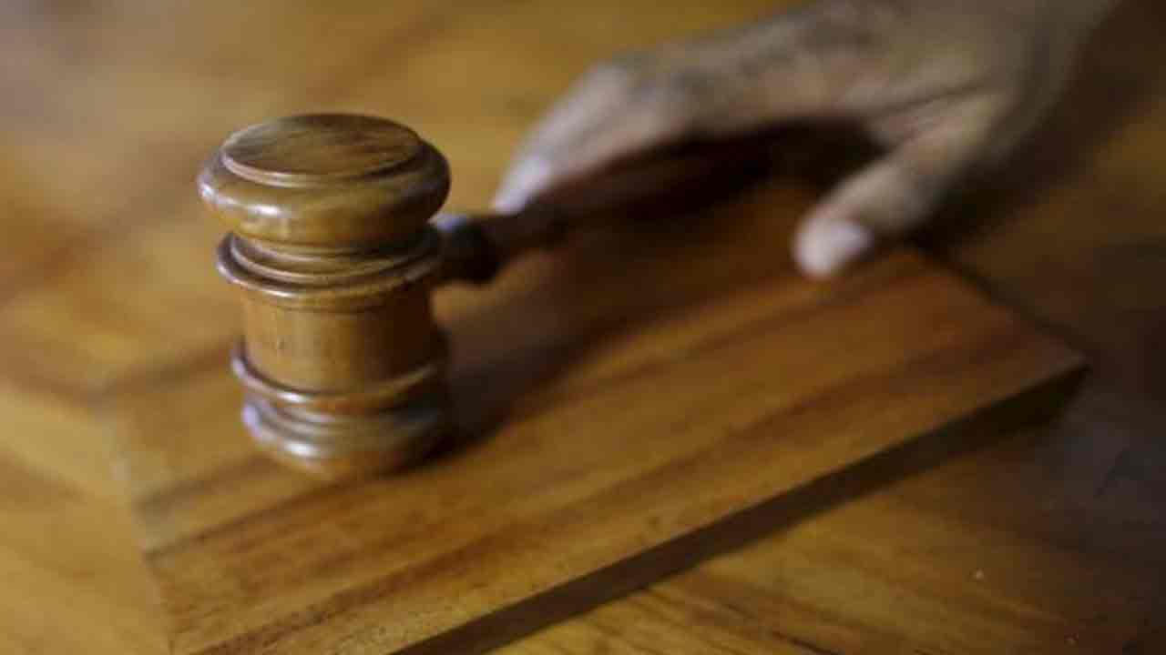 బట్టలు విప్పించి సోదాలు చేయొద్దు