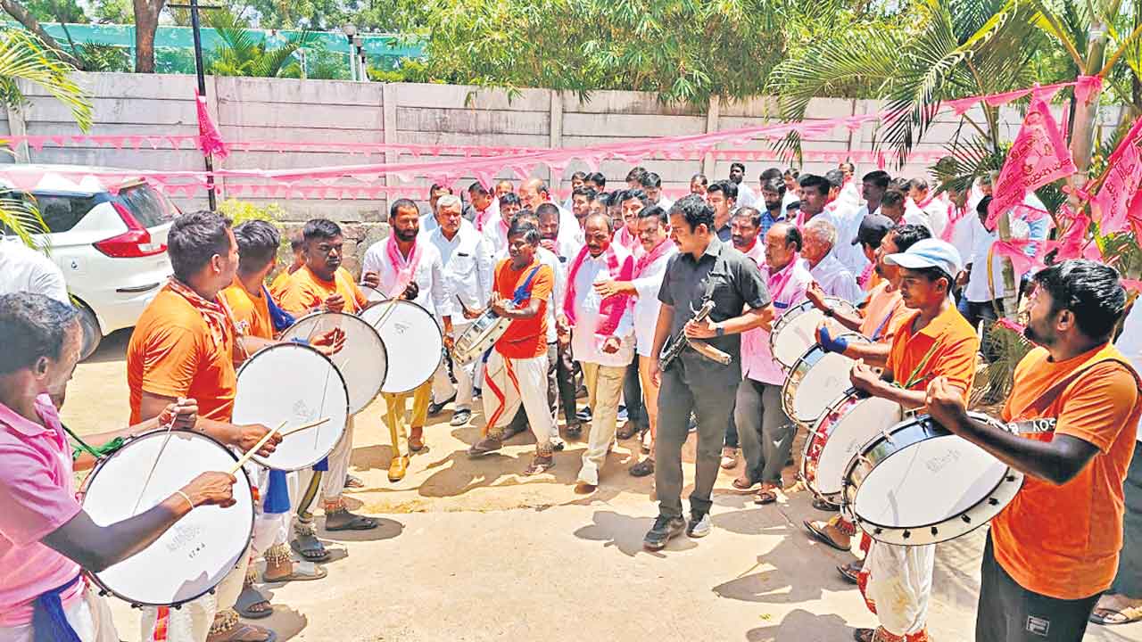 కుట్రలను తిప్పి కొడదాం