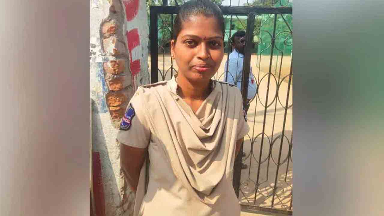 Tenth Exams | సీపీ స‌ర్.. ఫోన్ తీసుకెళ్లేందుకు అనుమ‌తి లేదు.. మ‌హిళా కానిస్టేబుల్‌కు అభినంద‌న‌లు